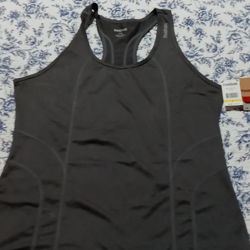 NWT Reebok large  workout top
